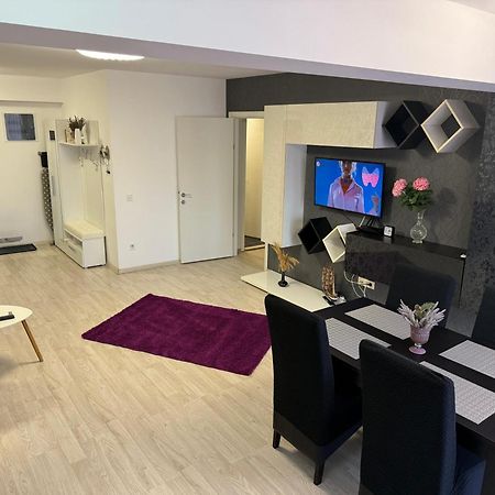 Airport Apartment 70 Squared Meters Otopeni Kültér fotó