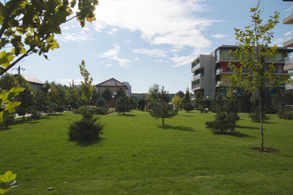 Airport Apartment 70 Squared Meters Otopeni Kültér fotó